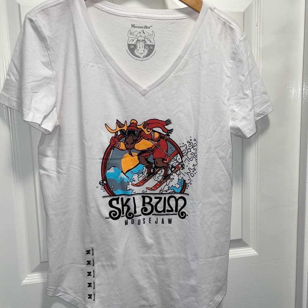 Women’s Moosejaw T Shirt Medium Ski Bum Moose White NWT